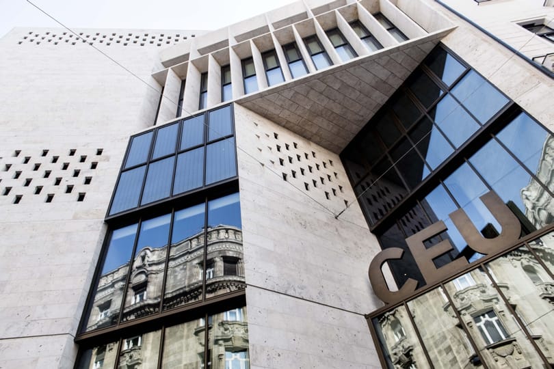 Soros nem hátrál – pénzt tolt a CEU-ba