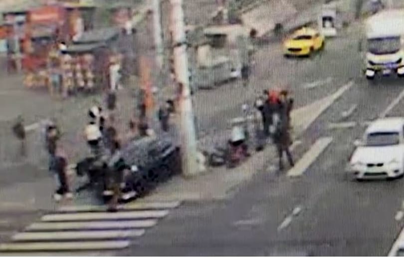 Videón a reggeli baleset, amelyben gyalogosokat sodort el egy autó a Hungárián