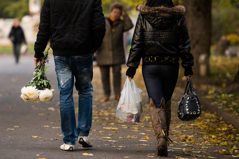 Temetőbiznisz: már virágra is alig telik mindenszentekkor