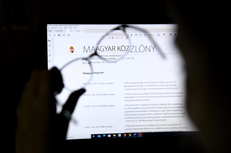 Pénzt adott a kormány az aktív kikapcsolódásra, a tatabányai Turul-szobor felújítására és pannonhalmi kertekre