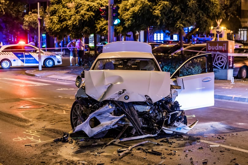Rendőrség: Elütött három gyalogost, azután ütközött busznak egy BMW-s a Szépvölgyi úton