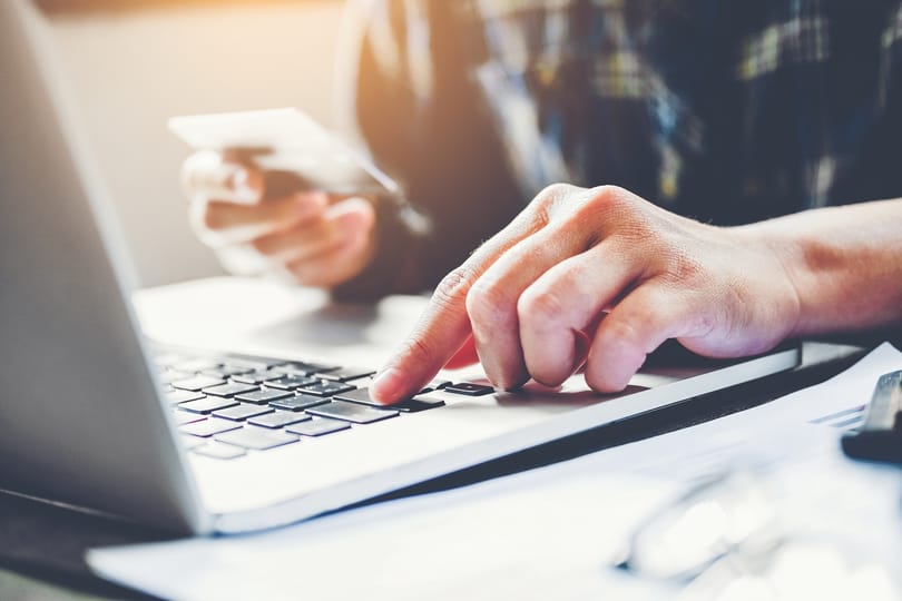 Eljött az online fizetés kora – 10 tipp a biztonságos és kényelmes vásárláshoz