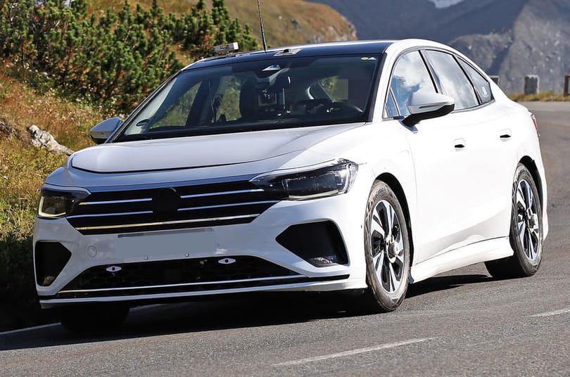Az Alpokban fotózták le a VW Passat elektromos utódját