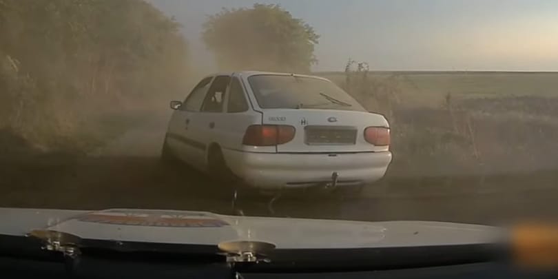 Három defekt vetett véget egy autós üldözésnek Emődön – videó