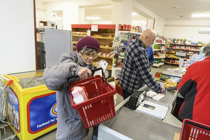 A kormány küzd az áremelkedés ellen, csak éppen csúnyán alul marad
