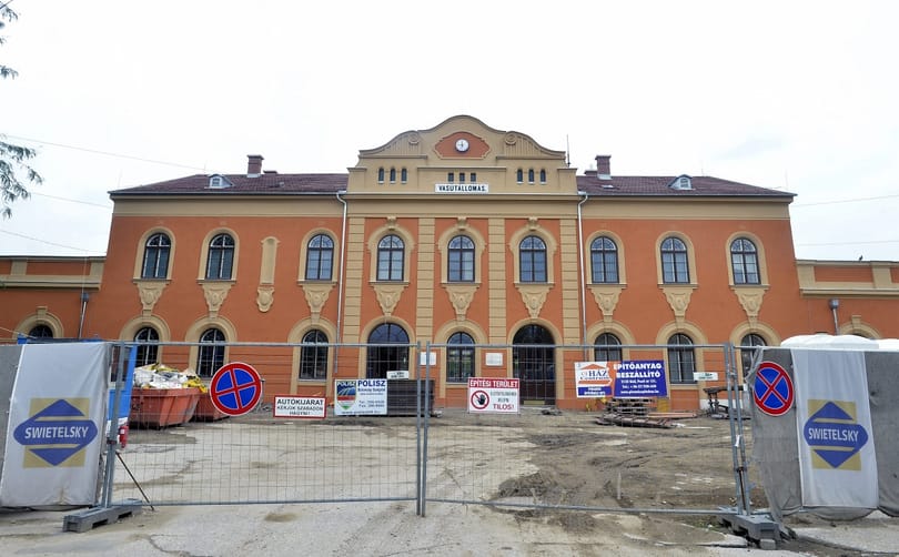 Új pénztárakban árulják a vonatjegyet júliustól Vácon