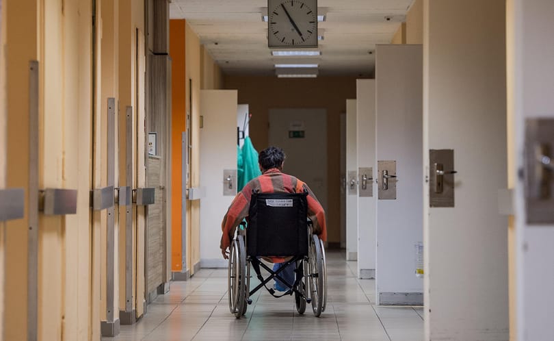 Több mint két év késéssel kárpótolják a rokkantnyugdíjasokat a jogellenesen csökkentett juttatásukért