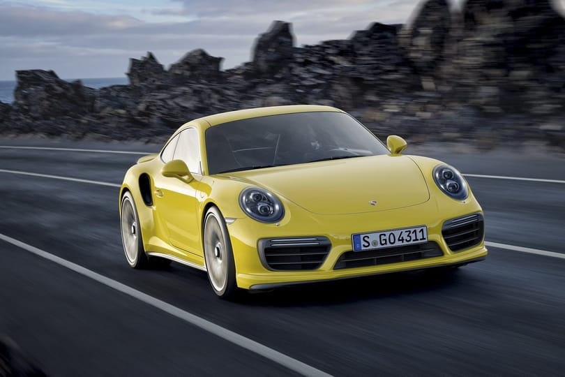 Erre senki sem számított: jön a hibrid Porsche 911