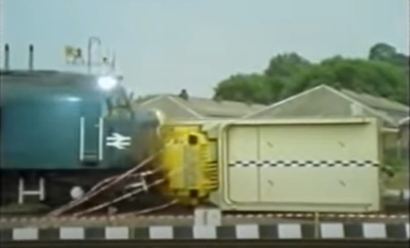 160 km/h-val csapódott egy vonat az atomhulladéknak, így mutatták meg, hogy biztonságos a tároló – videó