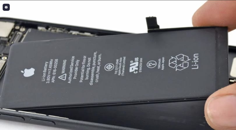 Miért nincsen nagyobb akku az Apple és a Samsung telefonjaiban? Hát ezért