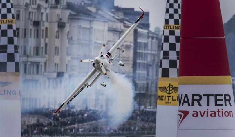 Lezuhant és meghalt a Red Bull Air Race egyik pilótája