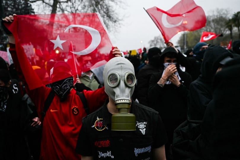 Erdogan annyira le akar számolni kihívójával, hogy még a török gazdaságot is hajlandó a tönk szélére sodorni