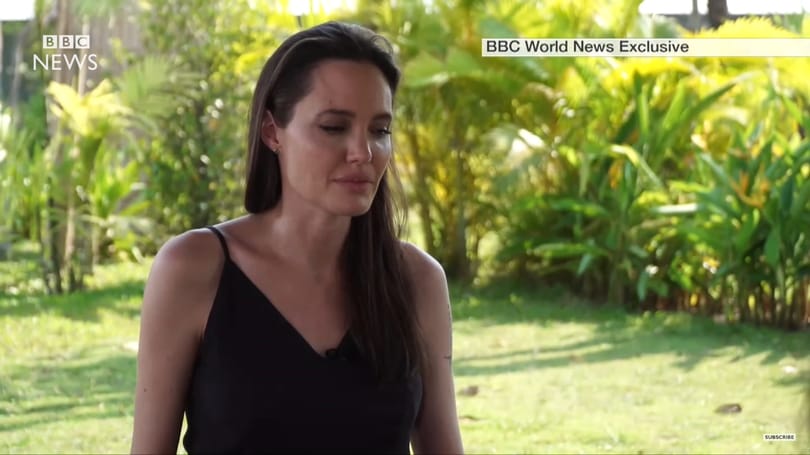 Elcsukló hangon mesélt Angelina Jolie a válásáról egy interjúban