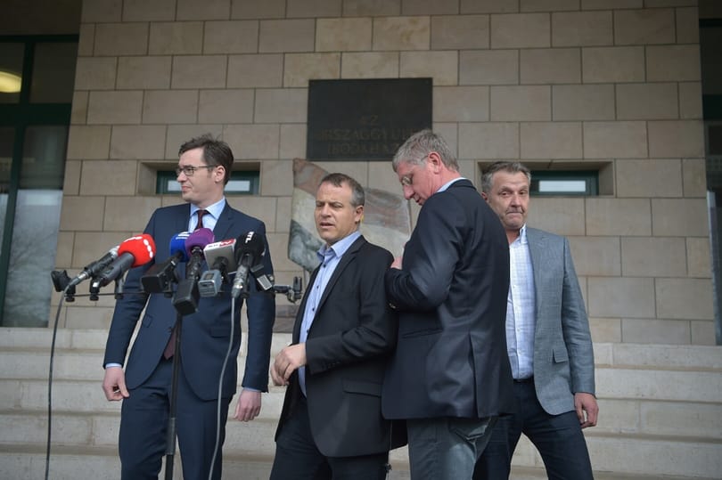 Révész Sándor: Hurrá, vesztettünk!