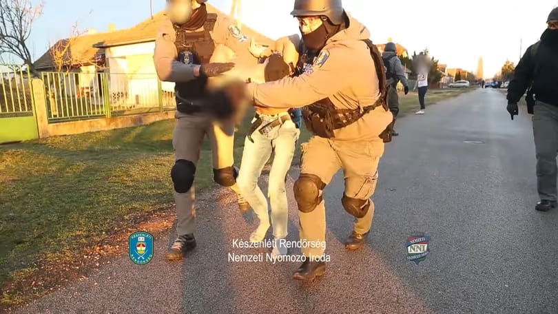Rockzene, felkelő nap, emberkereskedők - ilyen rendőrségi videót se gyakran látni