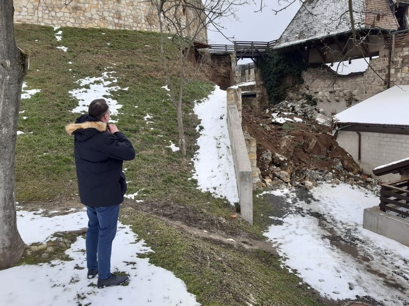 Leomlott az Egri Vár fala