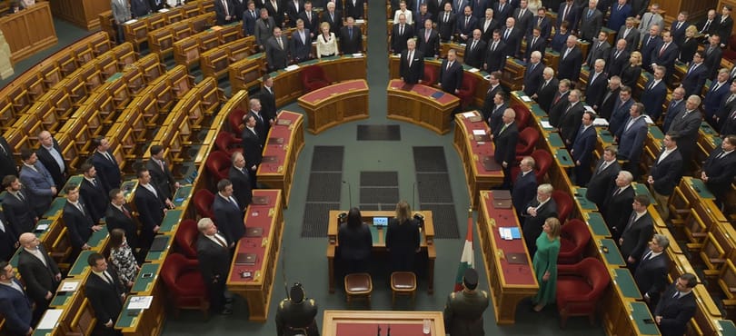 Tudni akarja, milyen az új parlament? Amint távozott Orbán, minden álca leomlott