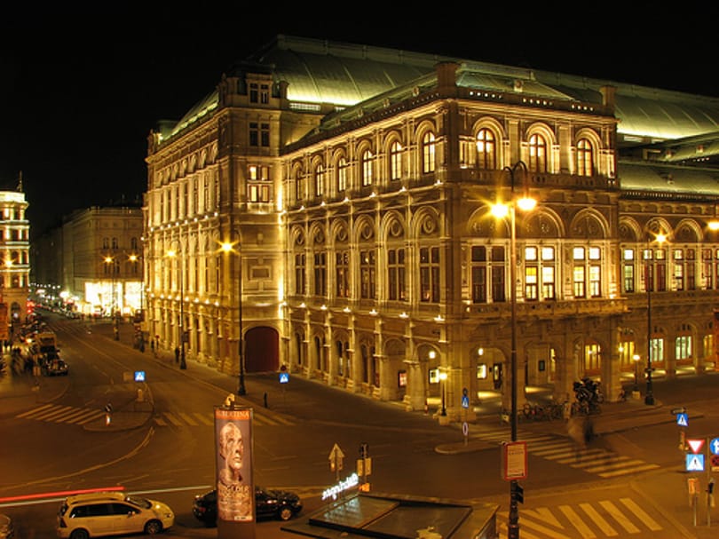 Botrányhősök és diszkó a Bécsi operabálon