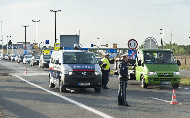 Tizenkét ponton ellenőrzik a határt az osztrákok