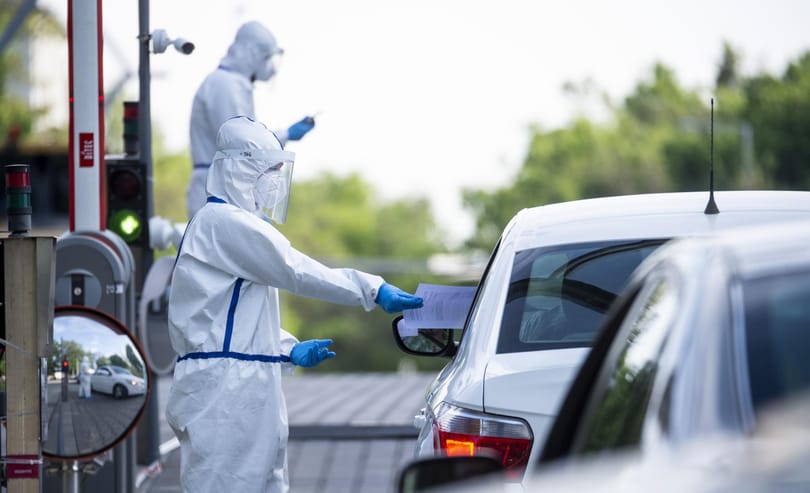 A francia védettségi igazolványnál a PCR-teszt is számít