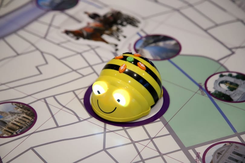 Robotméhvel tanulnak programozni a bécsi kisiskolások
