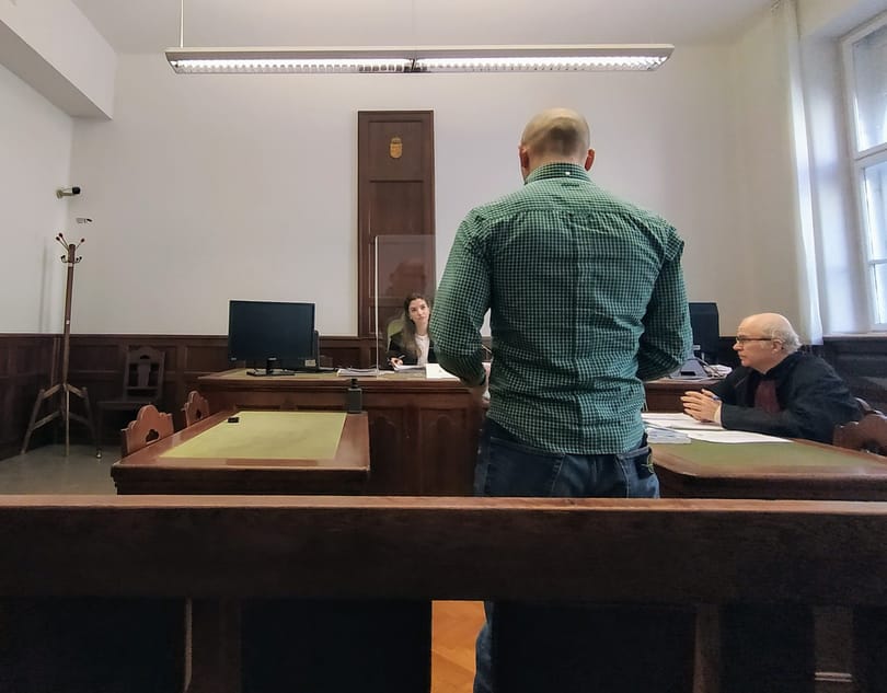 Első fokon felmentették a IX. kerületi szivárványszínű szobor ledöntőit