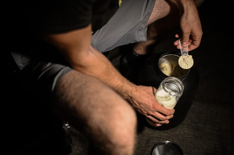Azt kérik az orvosok, senki ne nyeljen le vízben oldás nélkül edzés előtti porokat