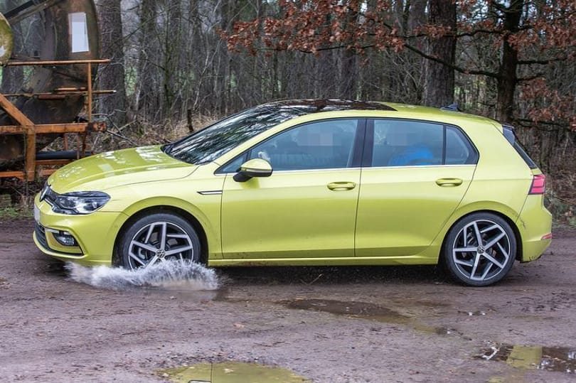 Az első kémfotó a 8-as Golf műszerfaláról
