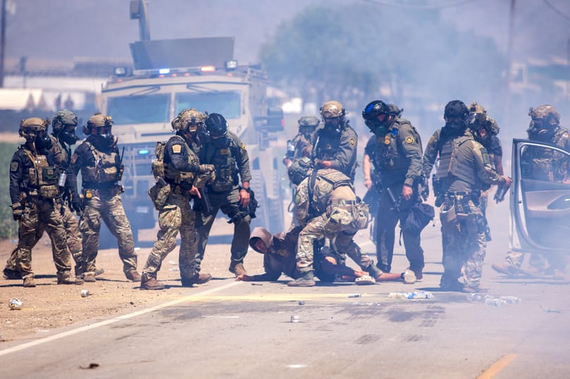Meghalt egy tetőről lezuhanó mexikói munkás, amikor egy kannabiszültetvényen razziázott az amerikai bevándorlási hivatal