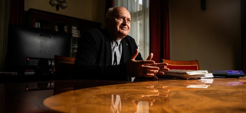 „Ilyen helyzetekben tolakodó természetű vagyok” – így került az új pápa asztalához az ünnepi vacsorán Német László belgrádi érsek