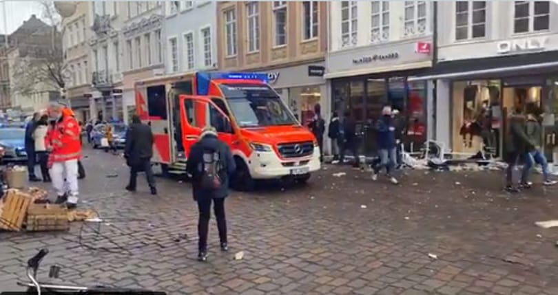 Gyalogosok közé hajtott egy autós Trierben, négyen meghaltak