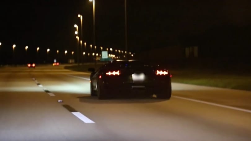 Lekapcsoltak egy nőt, mert 40-nel hajtott Lamborghinijével az autópályán
