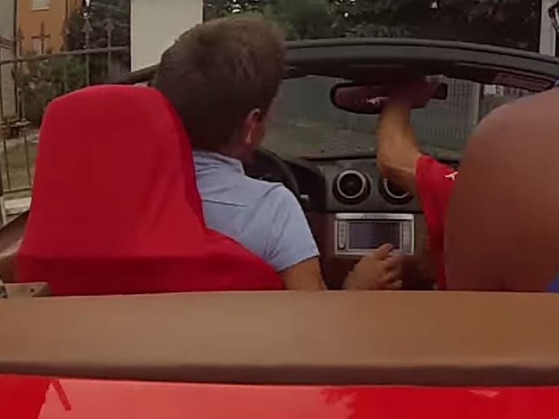 Nincs cikibb, mint lezúzni egy Californiát a Ferrarik szülővárosában - videó