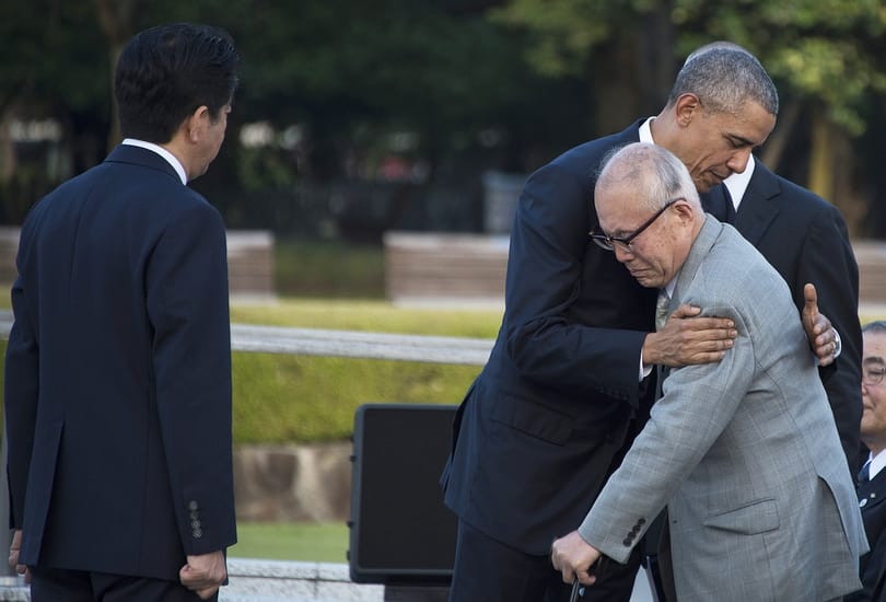 Obama megölelt egy hirosimai túlélőt - fotó 