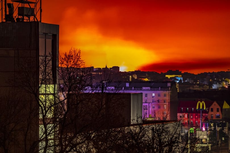 Tüzérséggel és rakétákkal lőtték az oroszok a Harkiv melletti lakónegyedeket