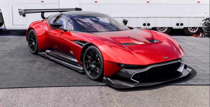 Igaz, hogy 21 milliárd forint ez a lakás, de adnak hozzá egy Aston Martin Vulcant