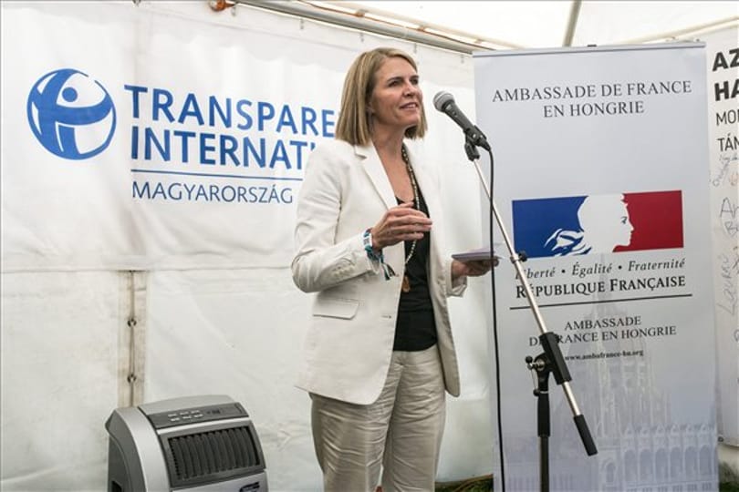 Colleen Bell is kiment a Szigetre, egy fontos üzenetet vitt