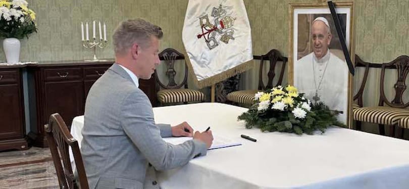 Magyar Péter: Orbán Viktor a barátjának nevezte a pápát, Ferenc pápa sosem tett ilyet fordítva