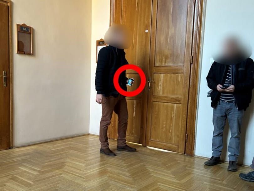 Kicsoda „kis Portik”, aki kávéval öntötte le a bírót?