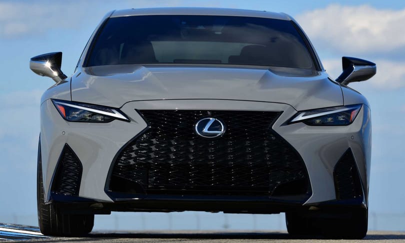 Inkognitóban: 479 lóerős szívó V8-as új Lexus érkezett