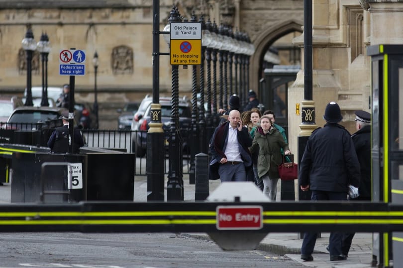 Londoni terror: hét embert már őrizetbe vettek