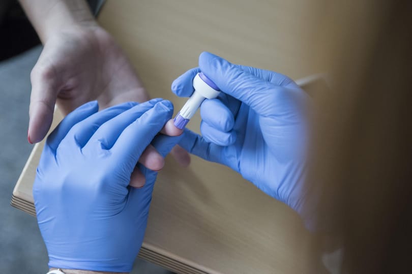 Internetre köthető vércukormérőt kap ezer magyar háziorvos
