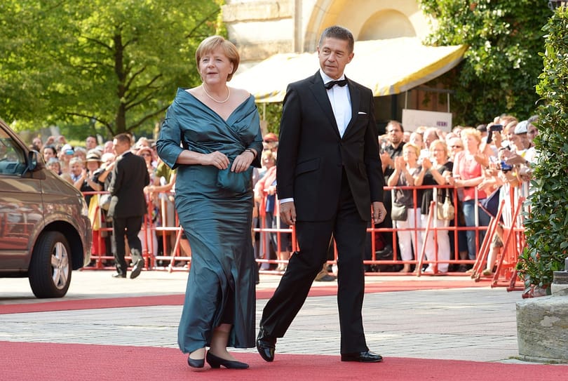 Fotó: Merkel zoknit húzott estélyihez