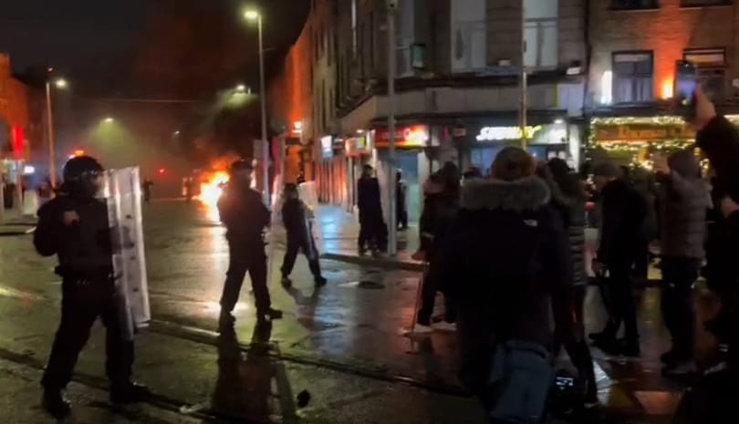 Dublini zavargások: 34 letartóztatás, a rendőrség „radikalizálódott