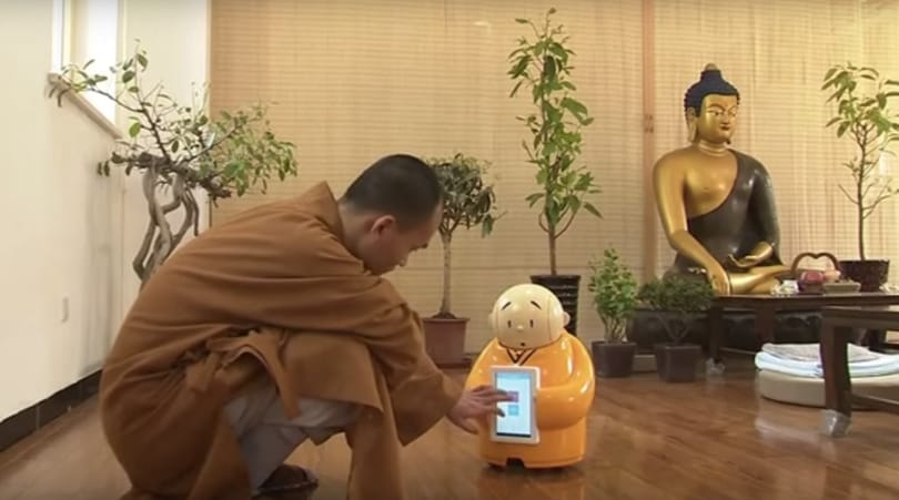 A buddhisták már megint kitaláltak valamit: videón a robotszerzetes