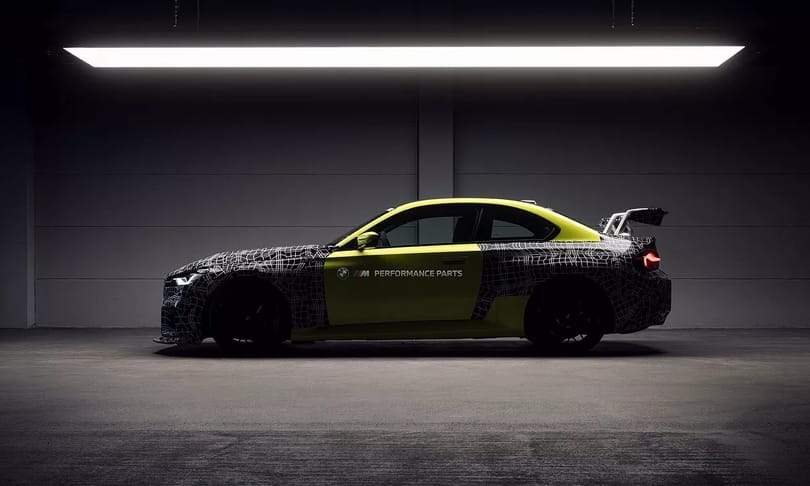 A BMW tovább feszíti a húrt a kis benzines élményautójával