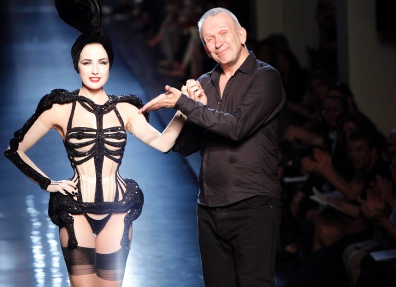 Kikandikáló mell és popsi a divathéten, Gaultier múzsája vetkőzik
