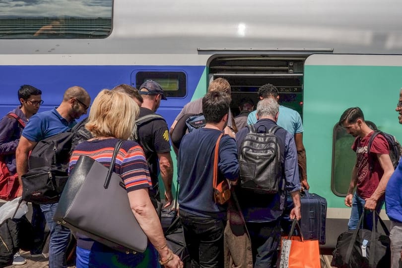 Dulakodás közben elsült egy fegyver egy francia expresszvonaton