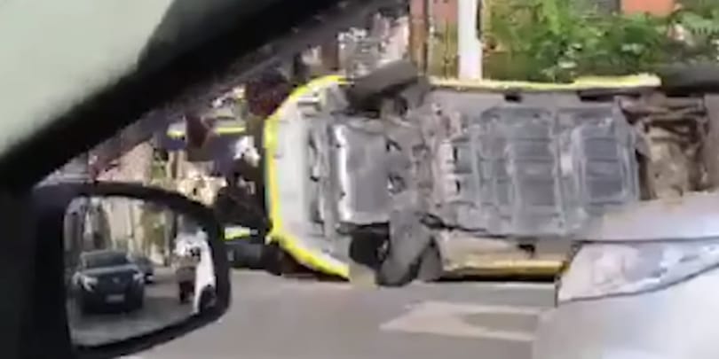 Felborult egy taxi a Sziget közelében