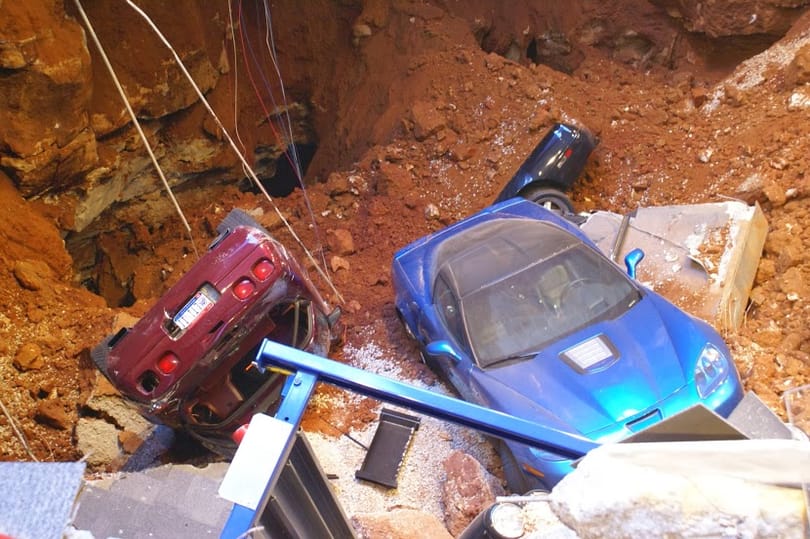 Mint matchboxok a homokozóban – így nyelte el a föld a Corvette-ket